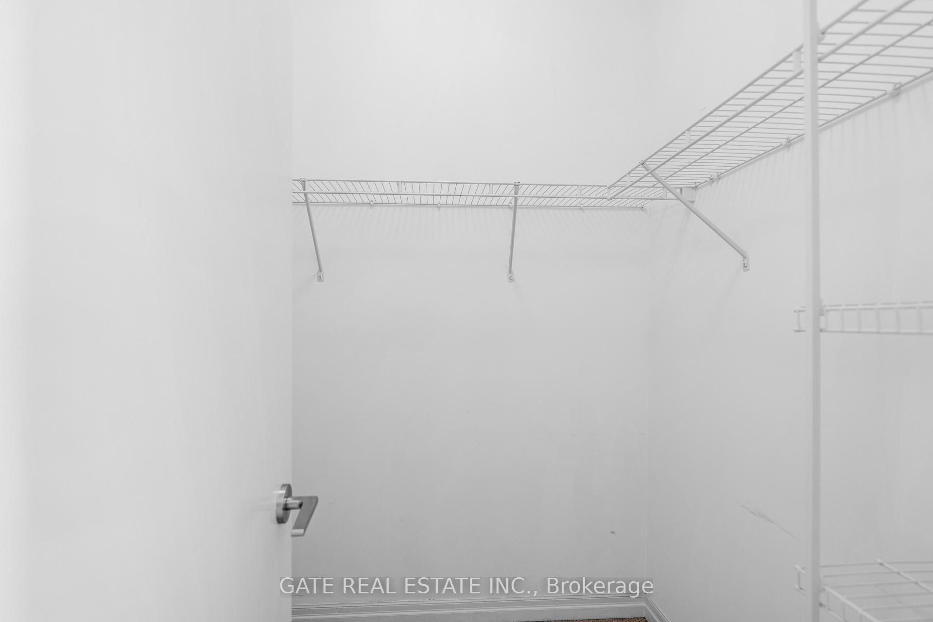 2 Bedrooms Condo at 38 Fontenay, Toronto For sale