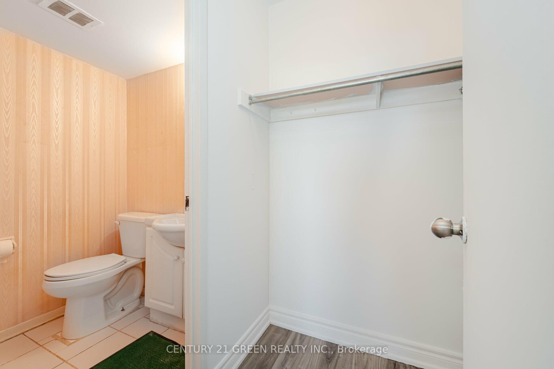 4 Bedrooms Condo at 5 Parkway Forest,  Toronto For sale