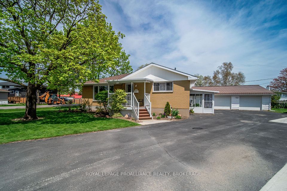 101 Elizabeth Drive, Gananoque, ON K7G 1P4