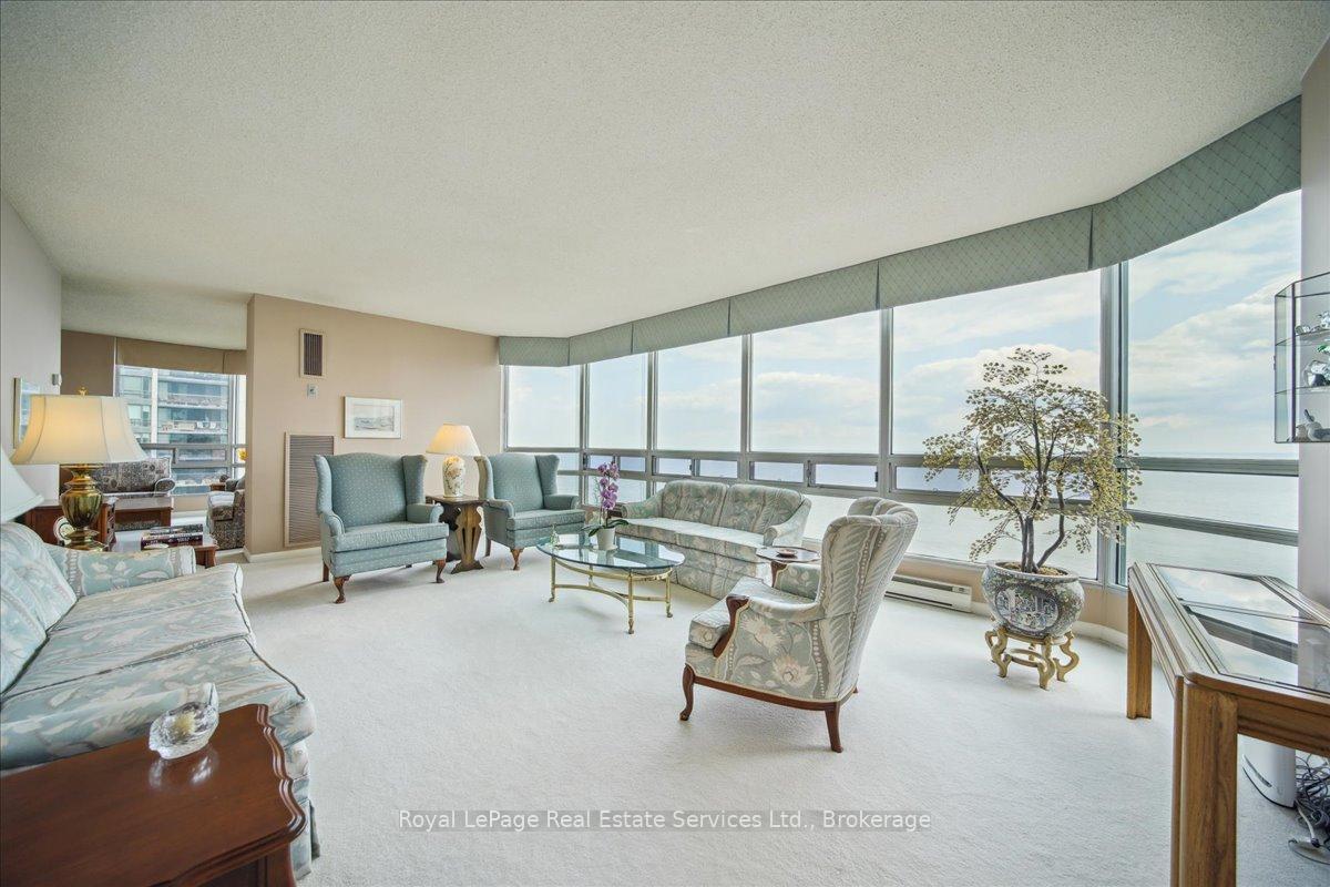 2 Bedrooms Condo at 2180 Marine, Oakville For sale