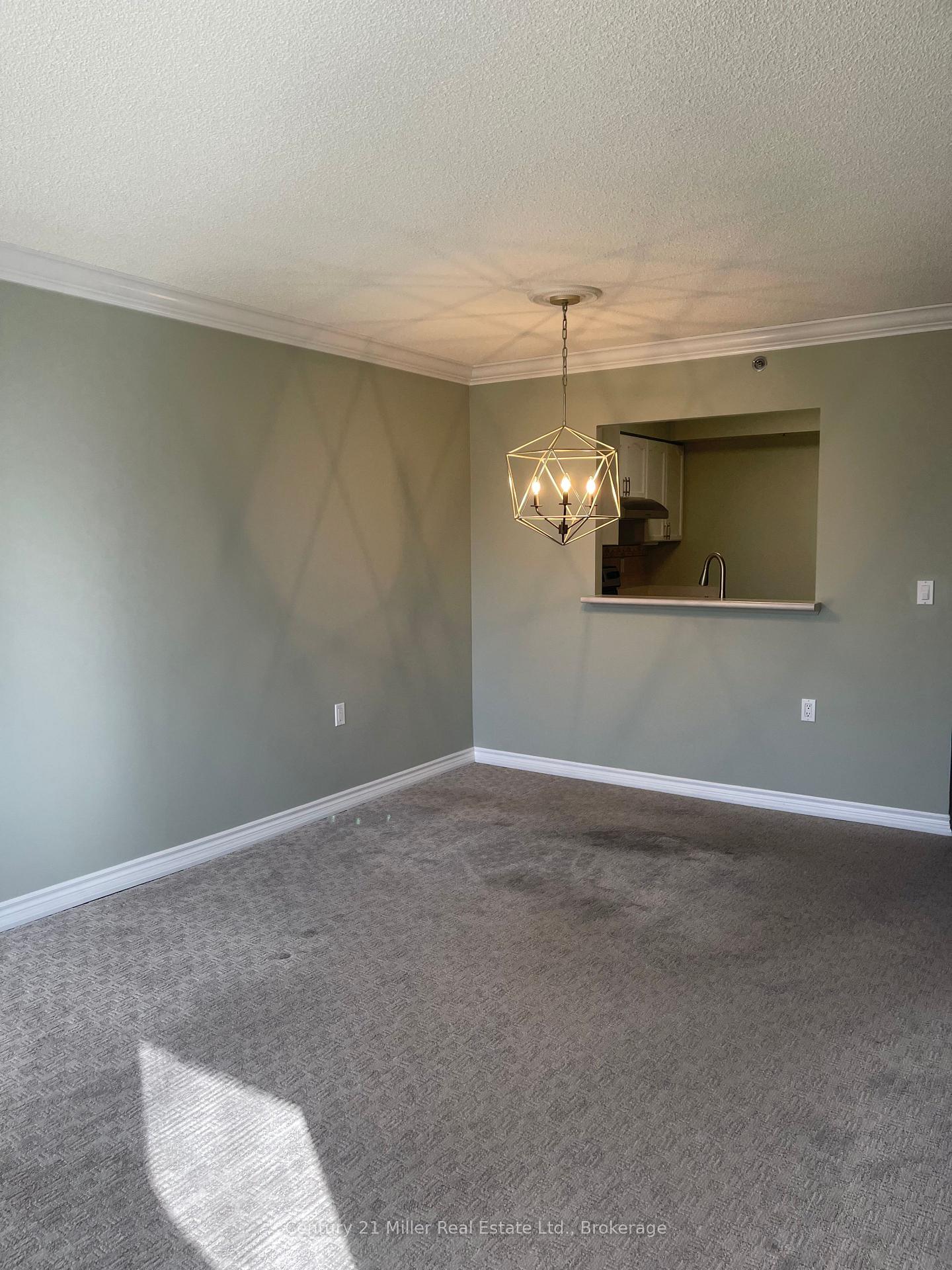 2 Bedrooms Condo at 100 Burloak,  Burlington For sale