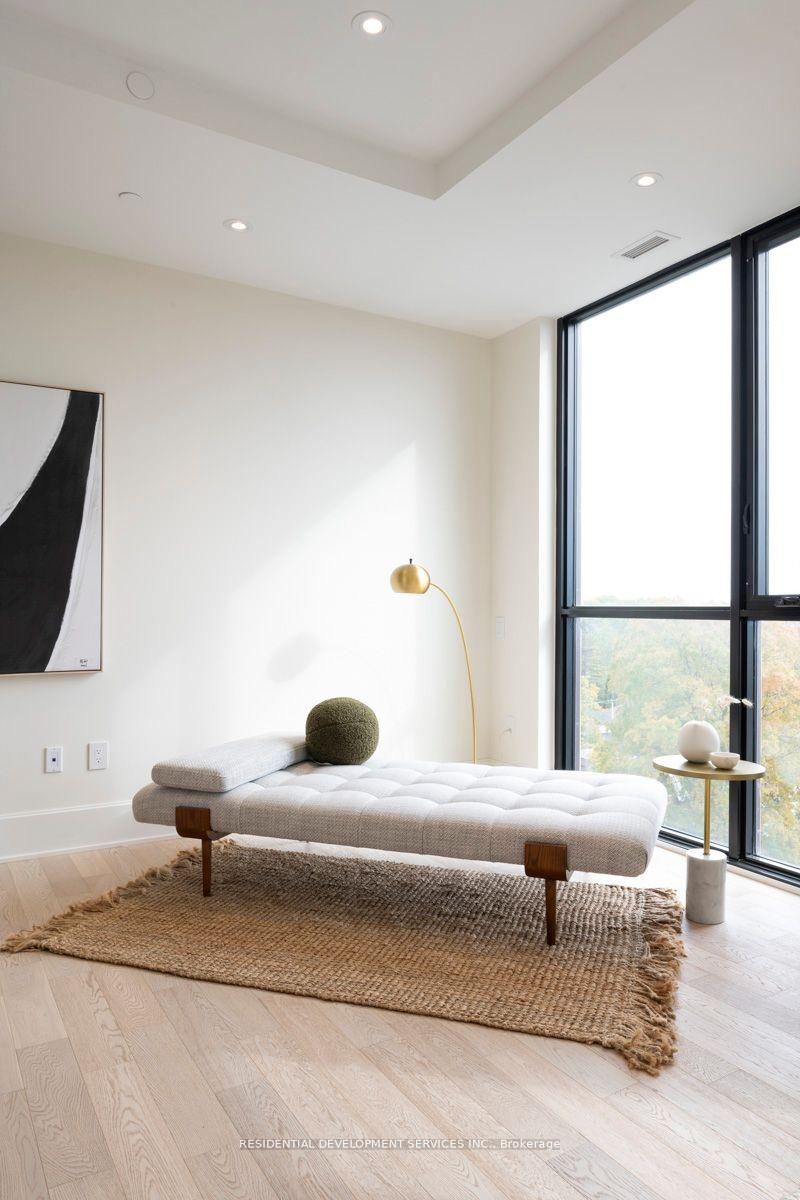 3 Bedrooms Condo at 1 Strathgowan,  Toronto For sale