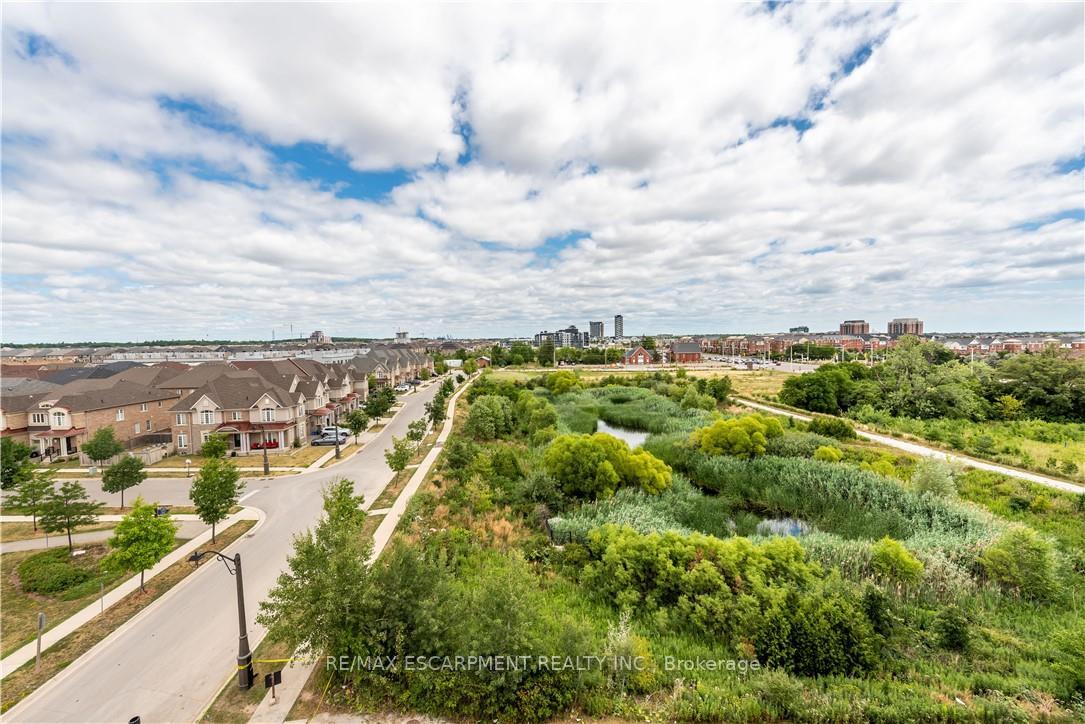 2 Bedrooms Condo at 50 KAITTING, Oakville For sale