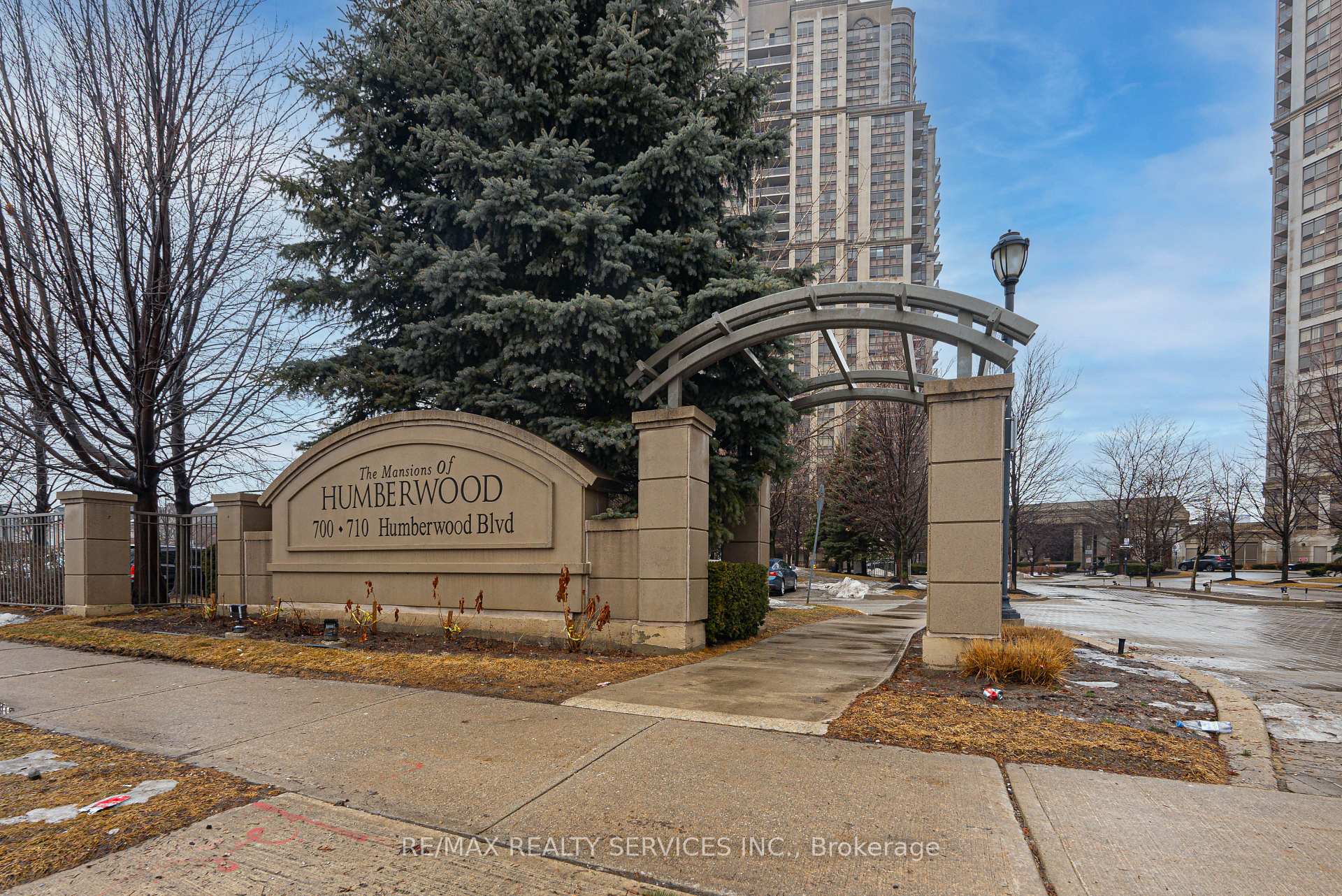 2 Bedrooms Condo at 700 Humberwood, Toronto For sale