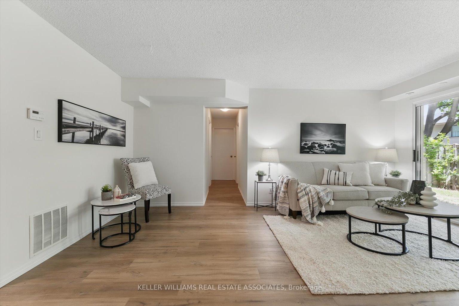 3 Bedrooms Condo at 2701 Aquitaine, Mississauga For sale