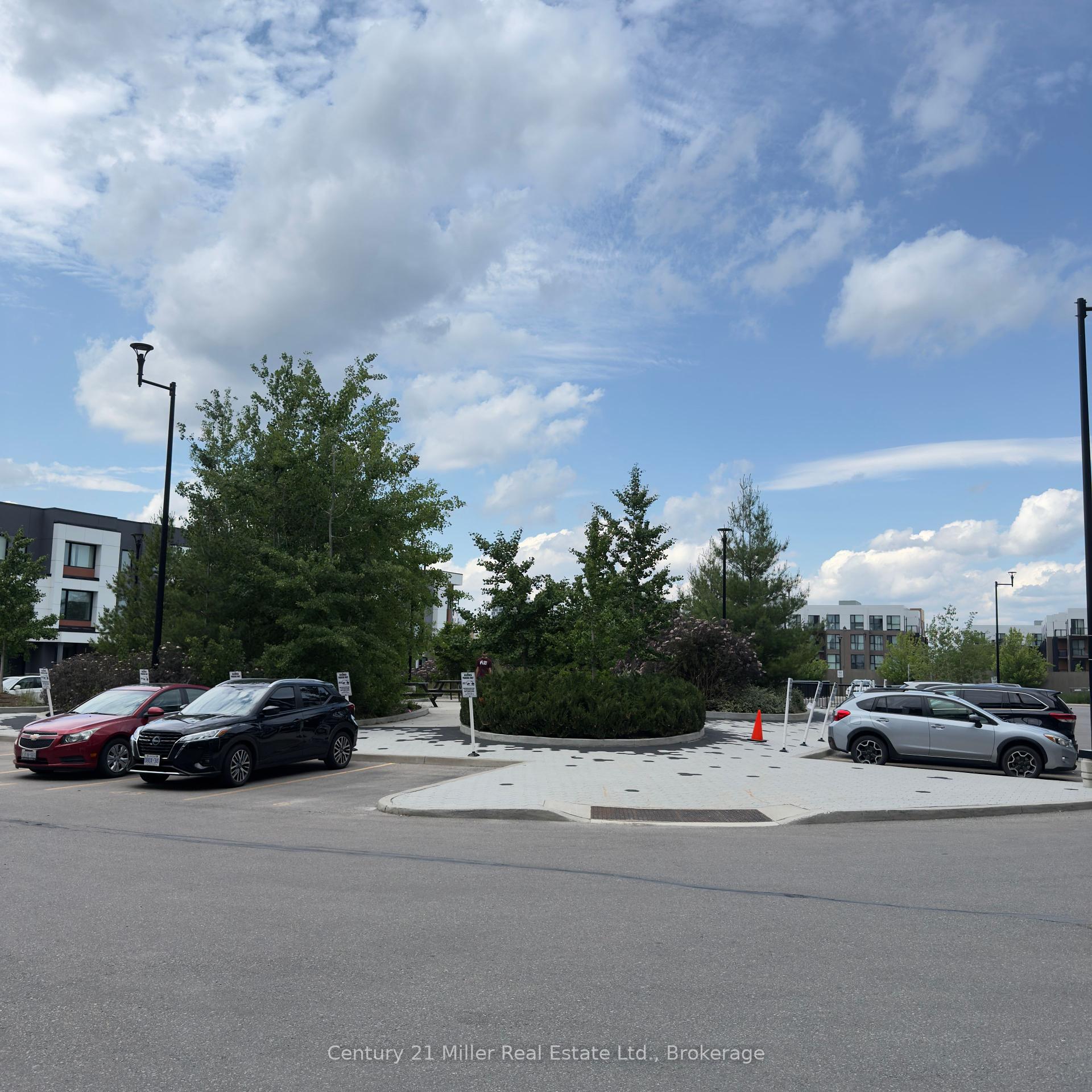 2 Bedrooms Condo at 128 Grovewood, Oakville For sale
