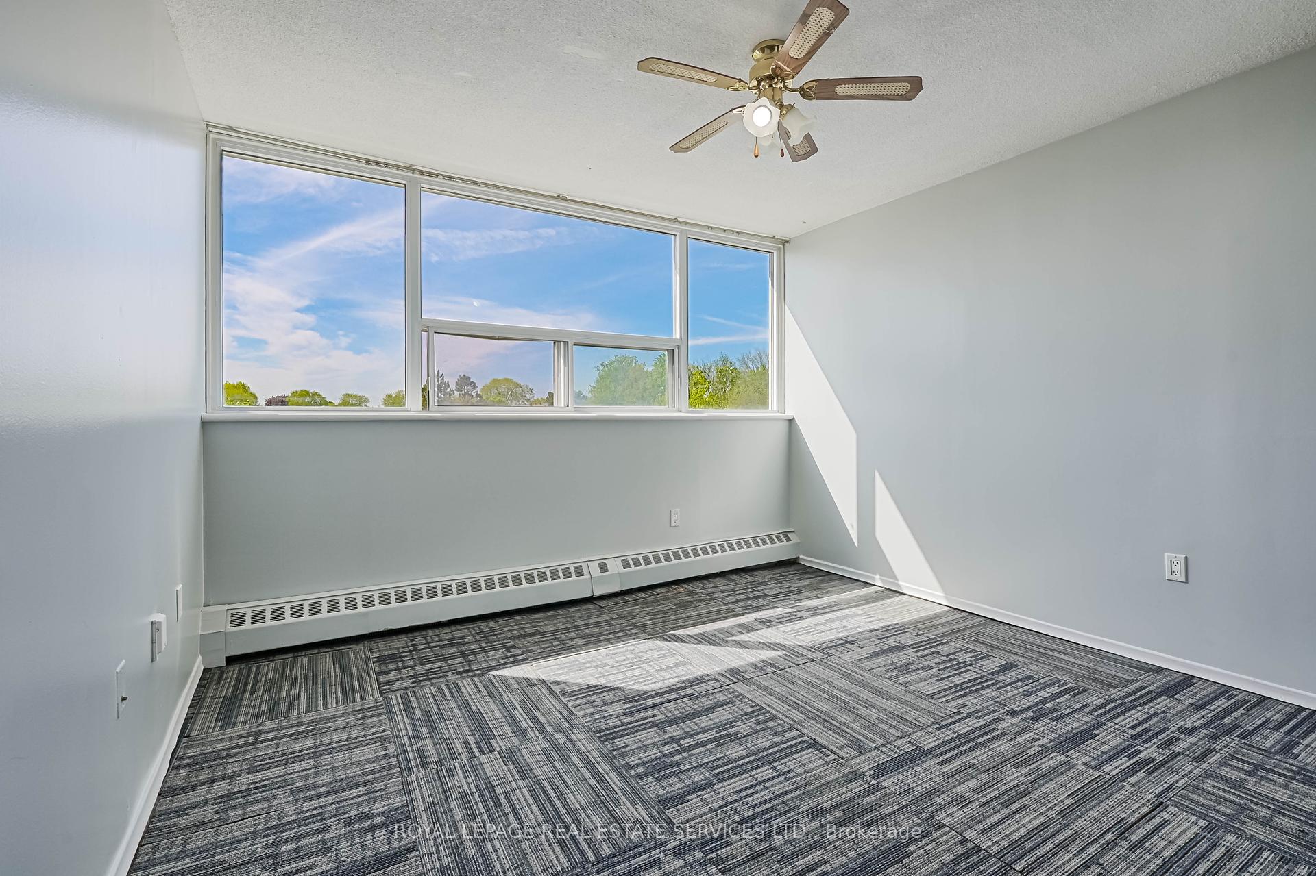 2 Bedrooms Condo at 530 Lolita, Mississauga For sale