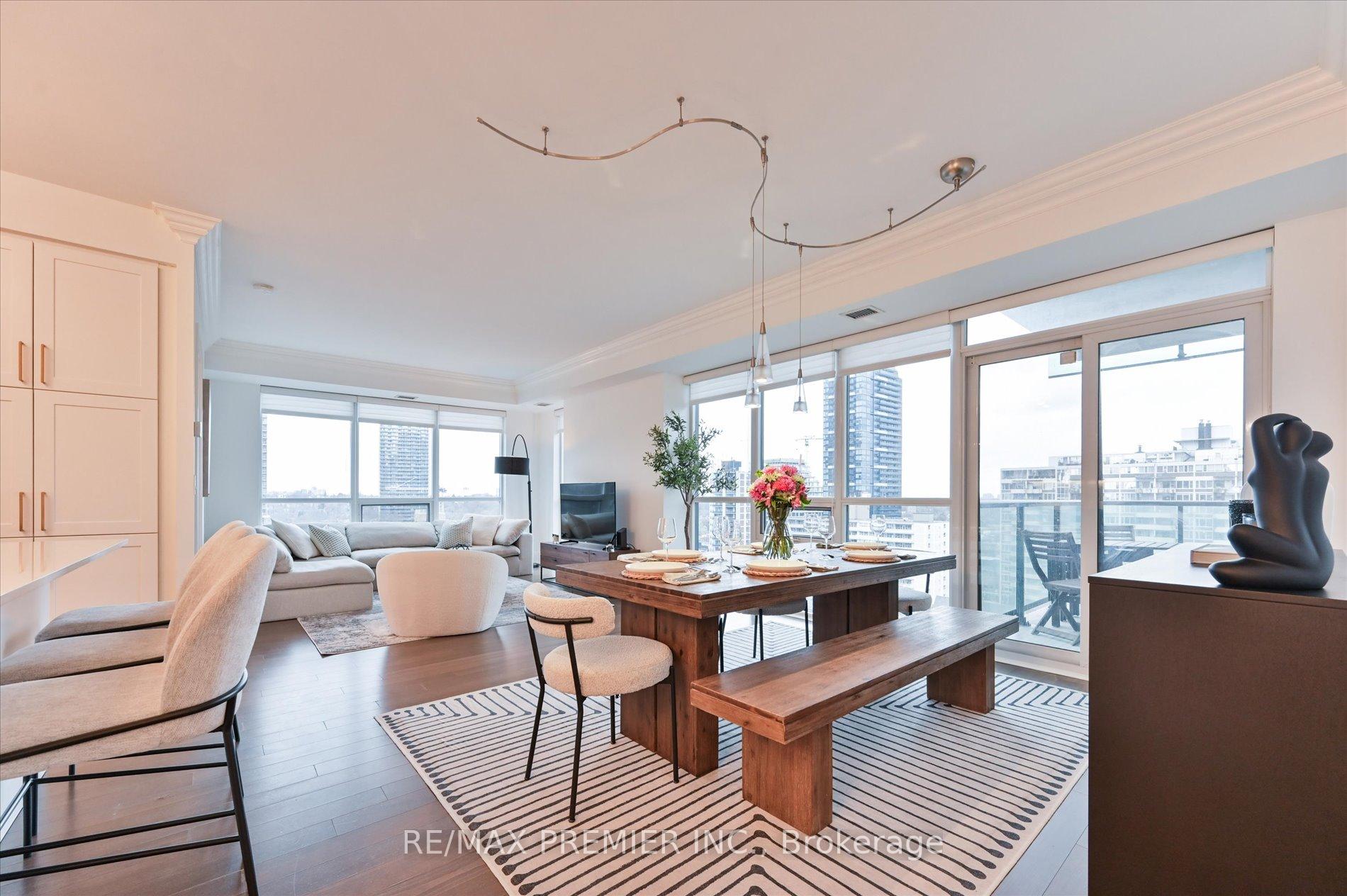 3 Bedrooms Condo at 25 Broadway, Toronto For sale