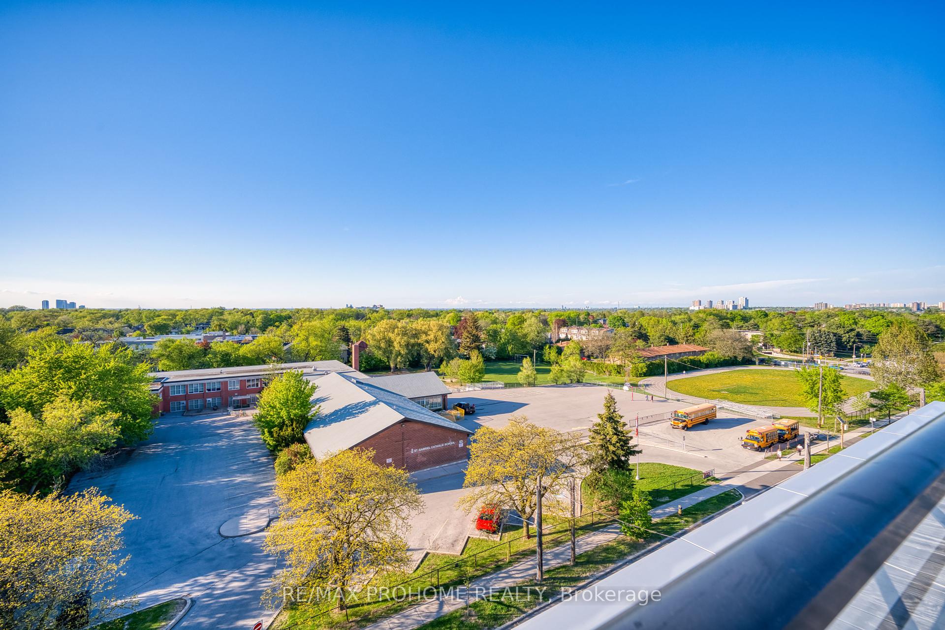 2 Bedrooms Condo at 21 Clairtrell, Toronto For sale