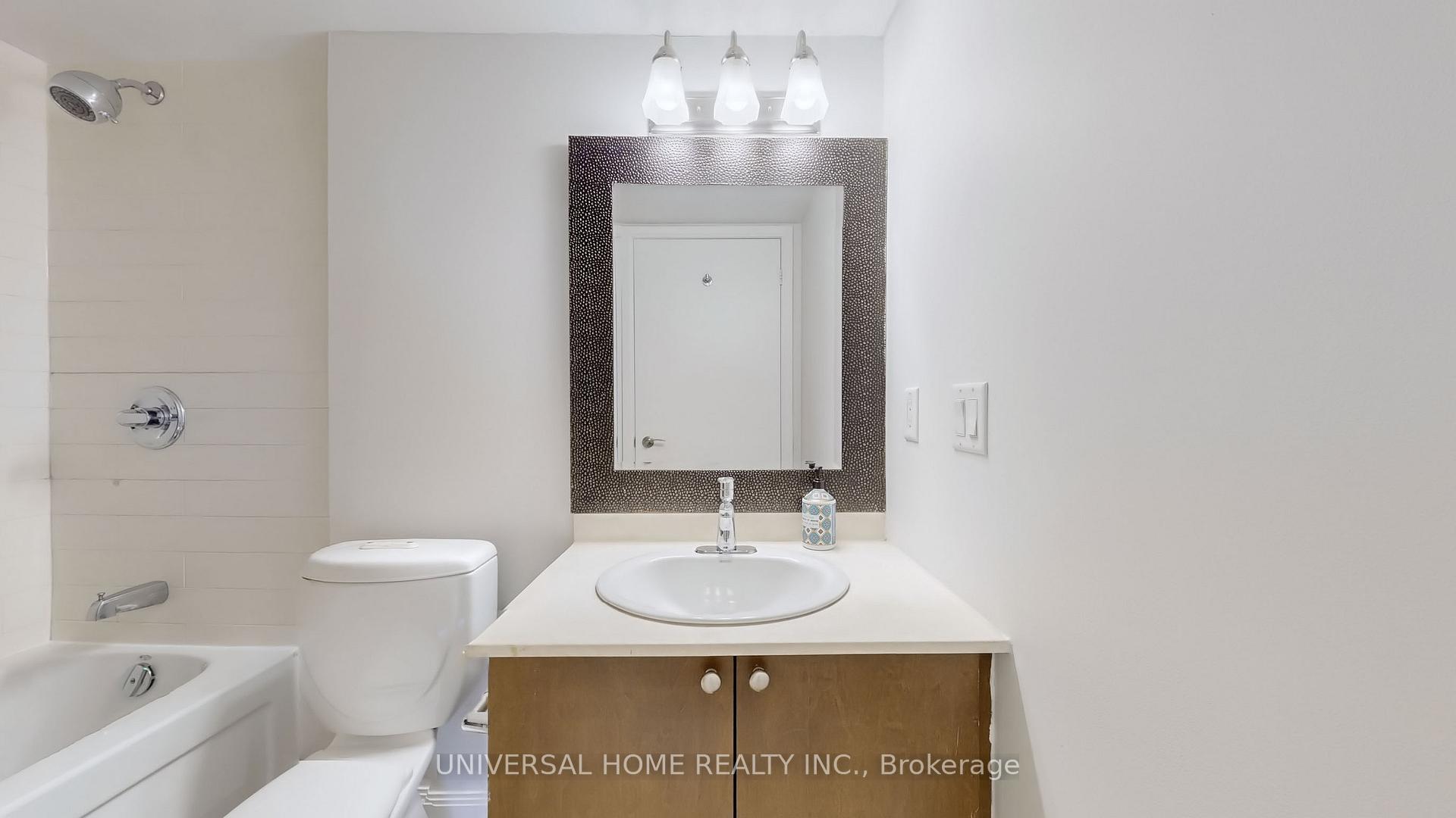3 Bedrooms Condo at 2191 Yonge,  Toronto For sale