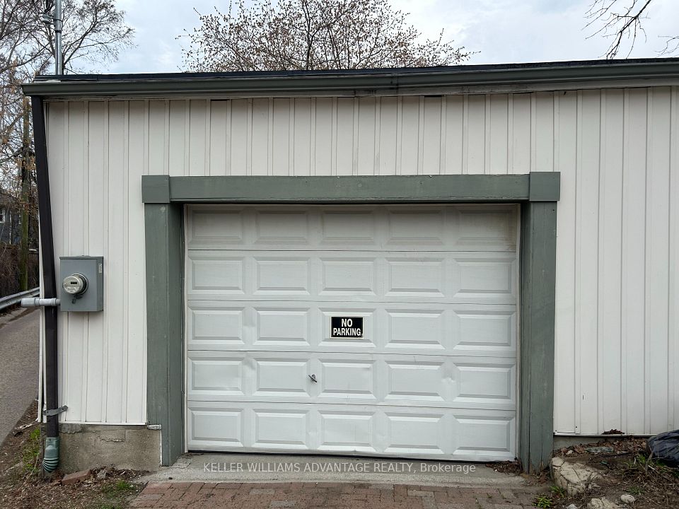 1443 Kingston
