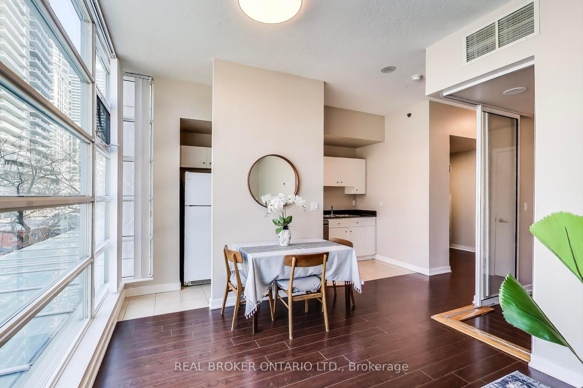 2 Bedrooms Condo at 397 Front, Toronto For sale
