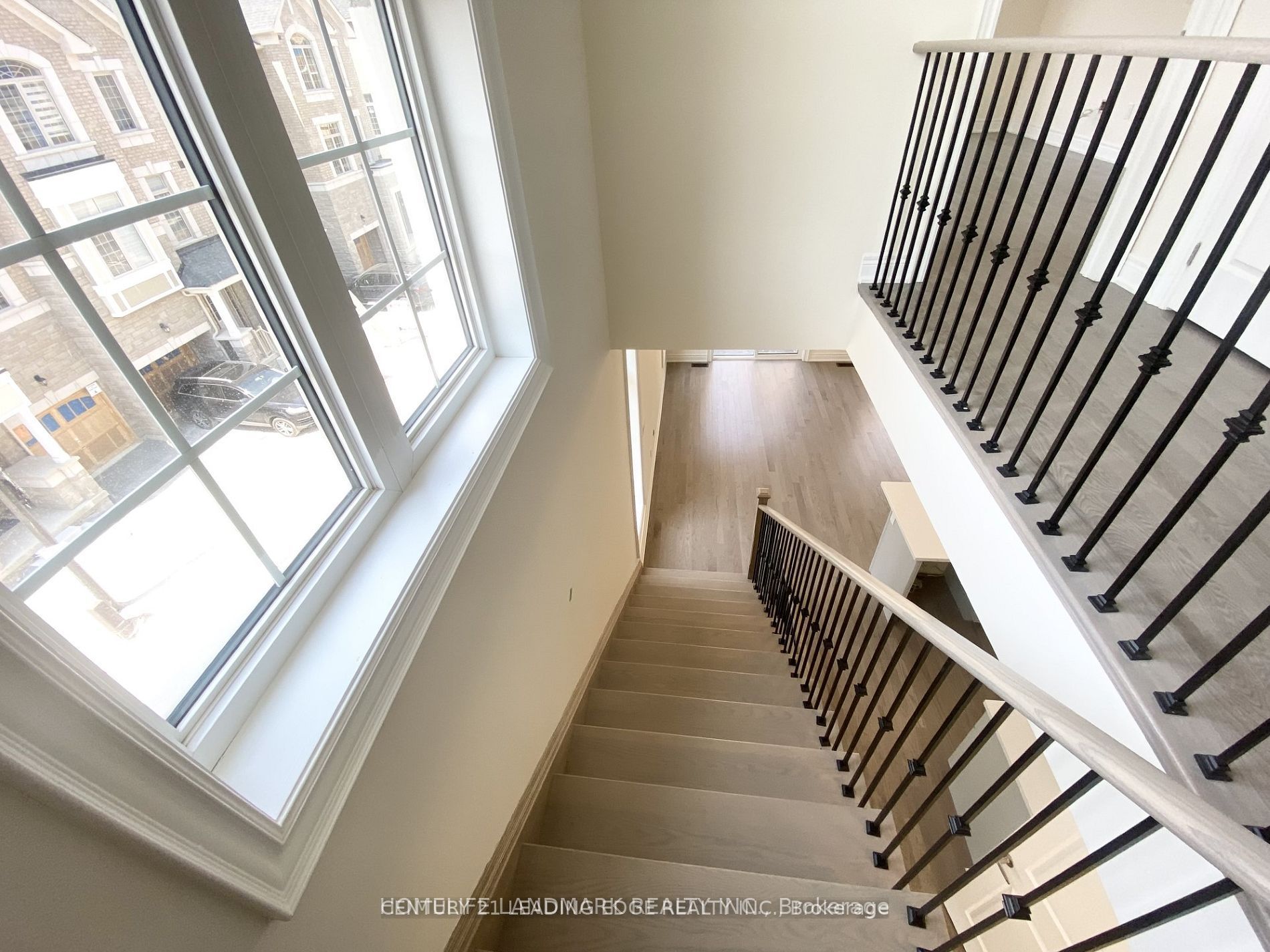 2 phillipsen Way