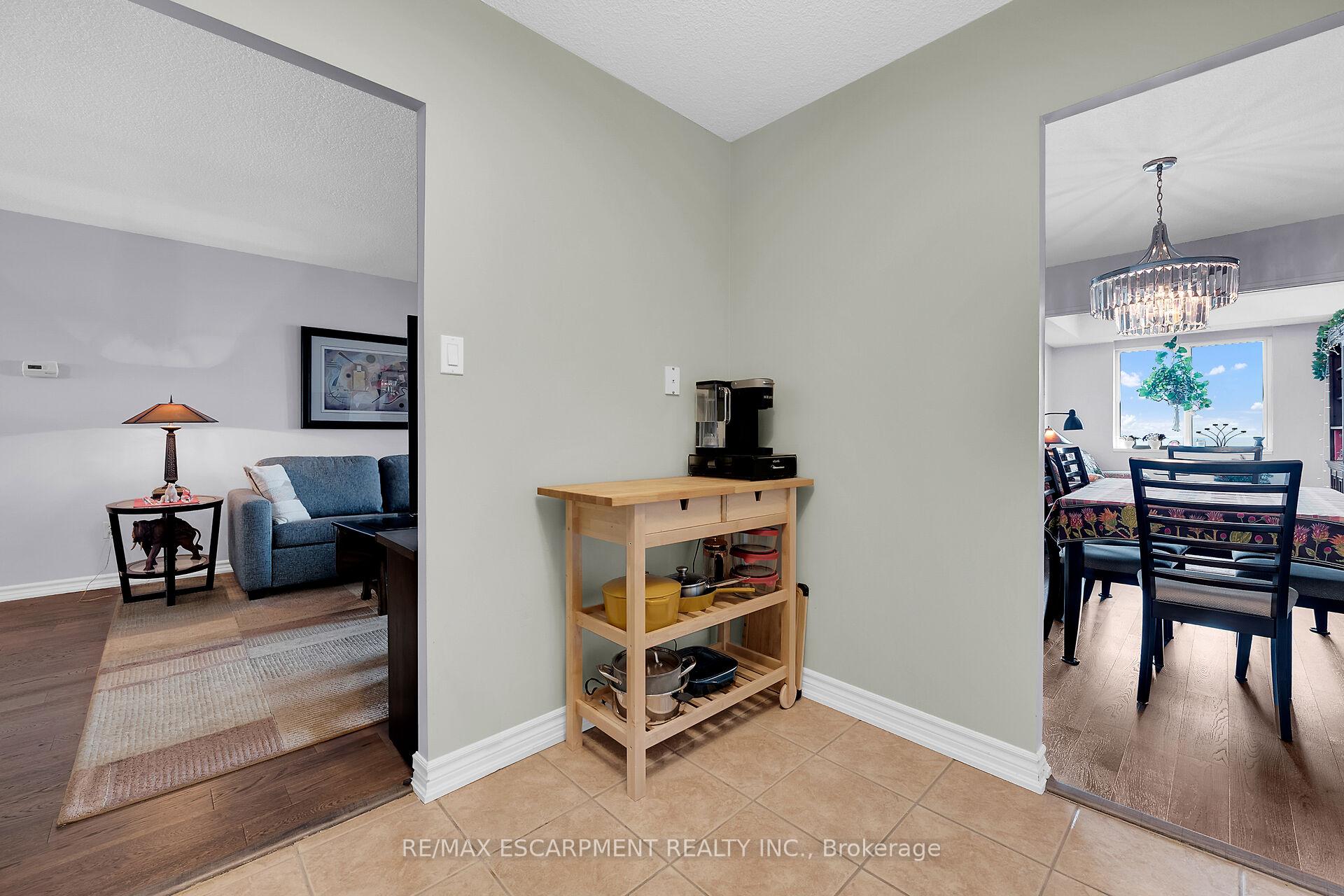 3 Bedrooms Condo at 301 Frances, Hamilton For sale