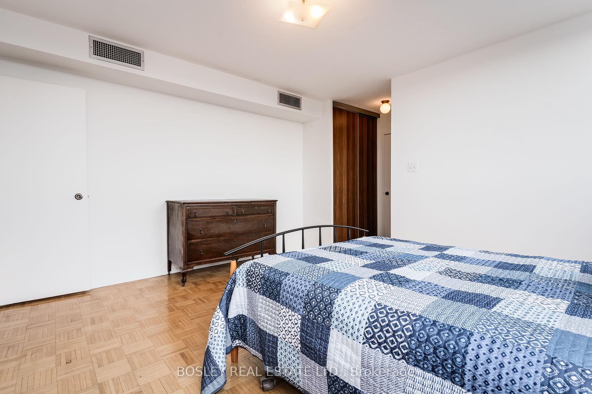 1 Bedroom Condo at 1333 Bloor, Mississauga For sale