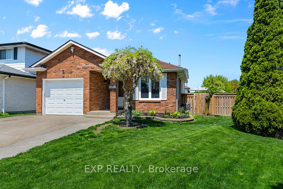 2 Evelyne Circle, St. Catharines, ON L2M 7H4
