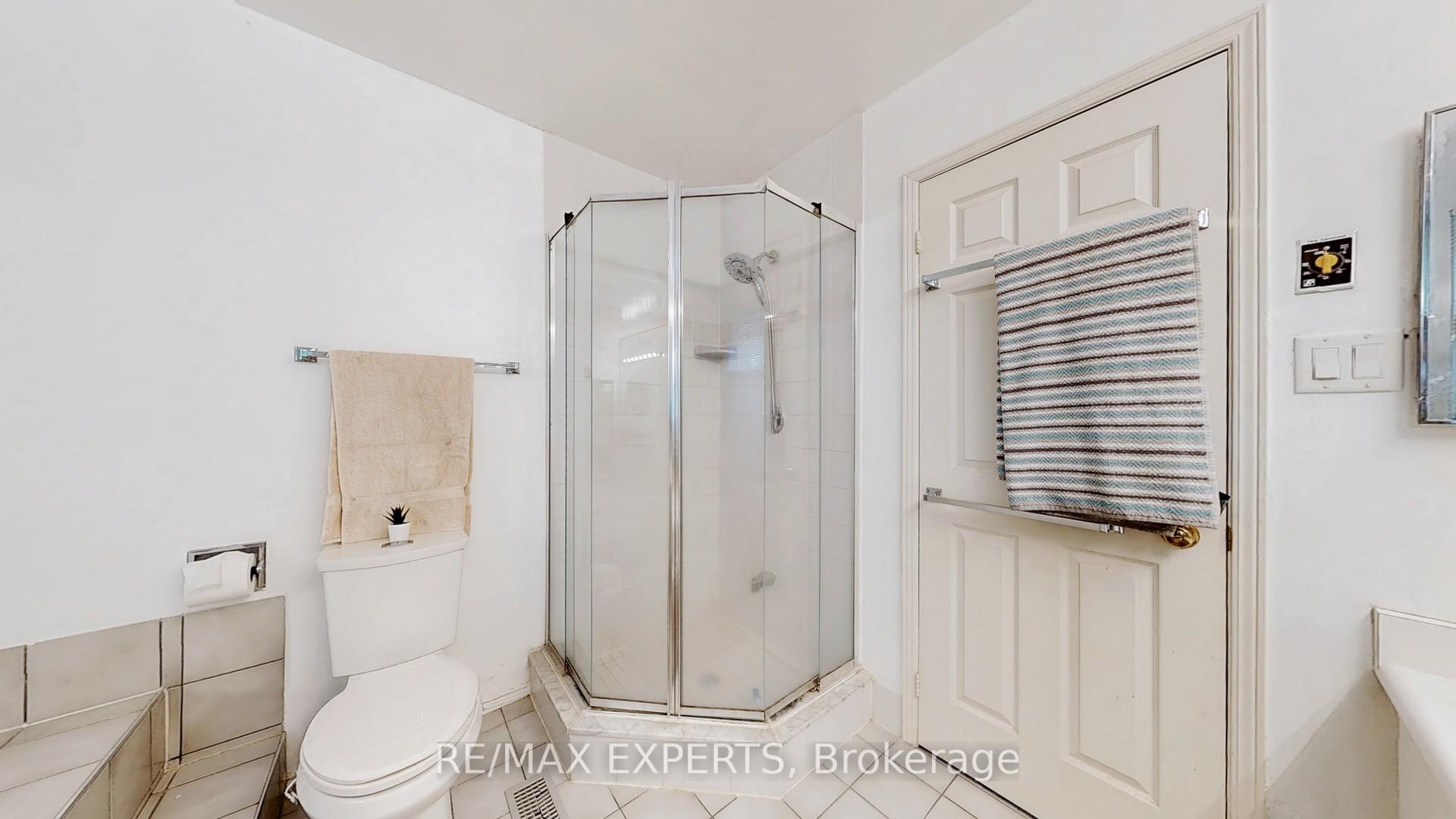 3 Bedrooms Condo at 43 Tamarack, Toronto For sale