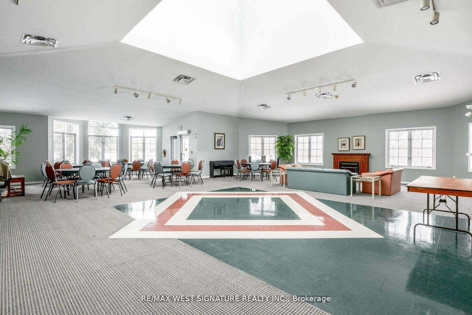 2 Bedrooms Condo at 75 Treelawn,  Vaughan For sale