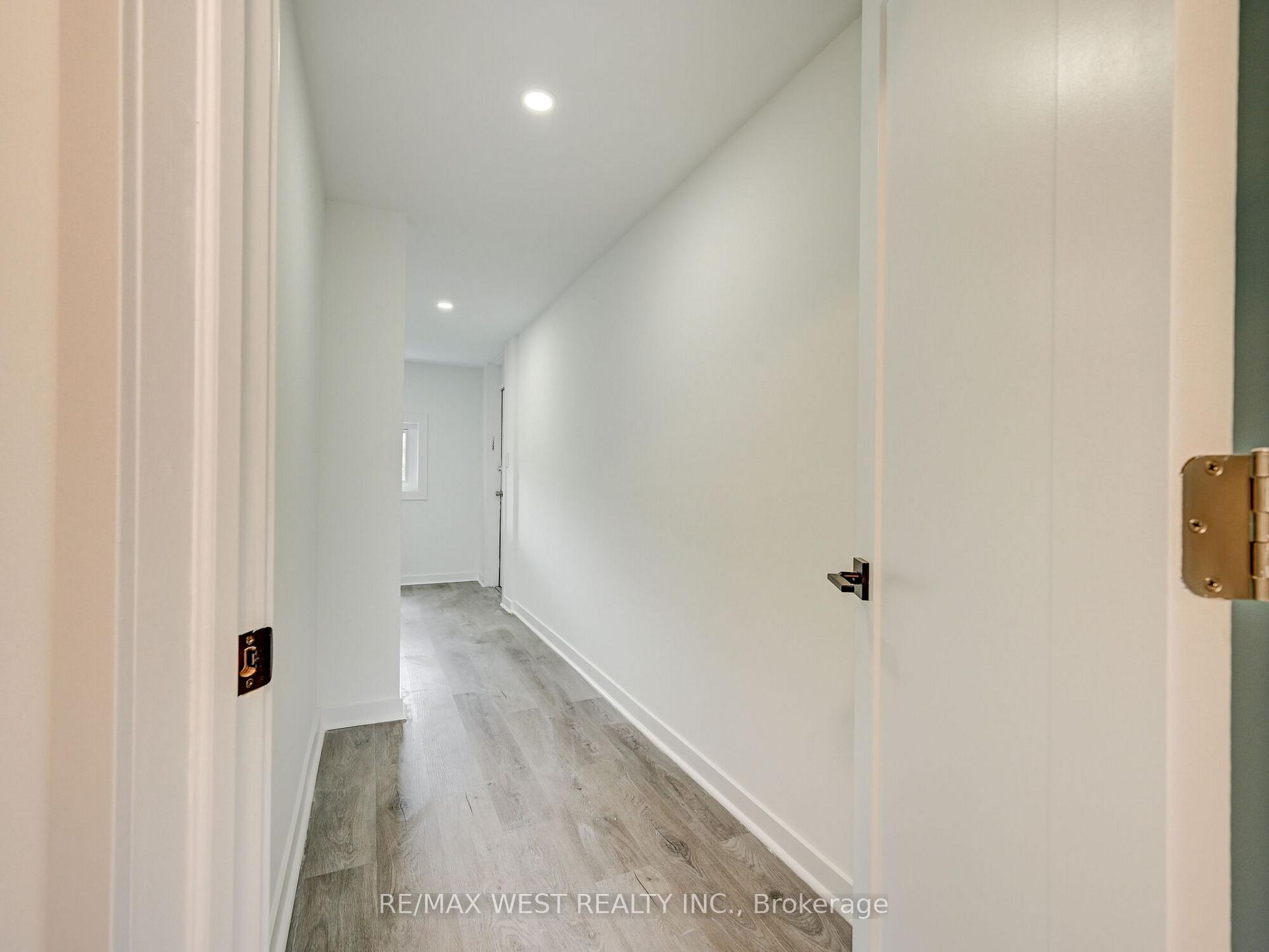 3 Bedrooms Condo at 22 Tandridge, Toronto For sale