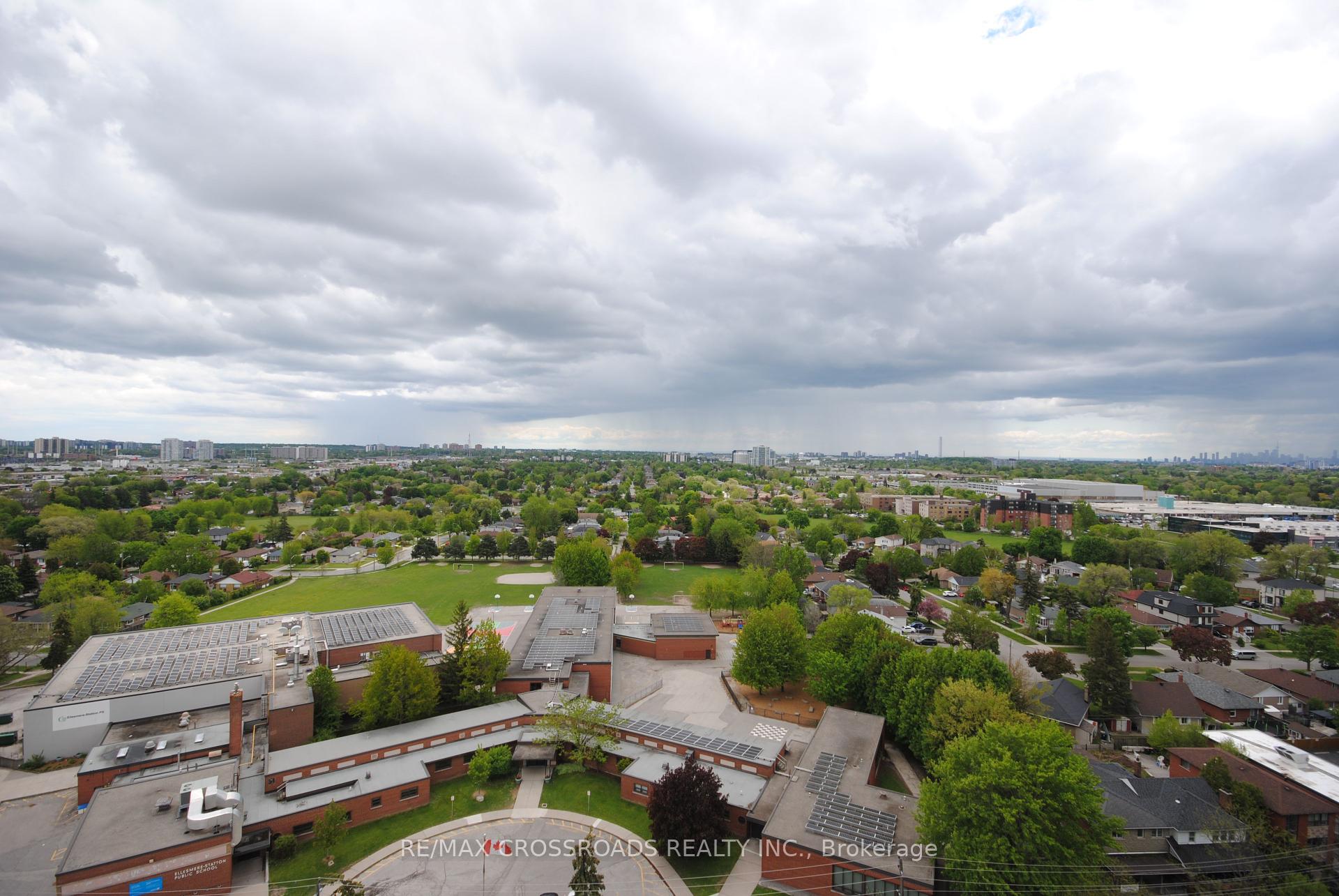 1 Bedroom Condo at 8 Mondeo, Toronto For sale