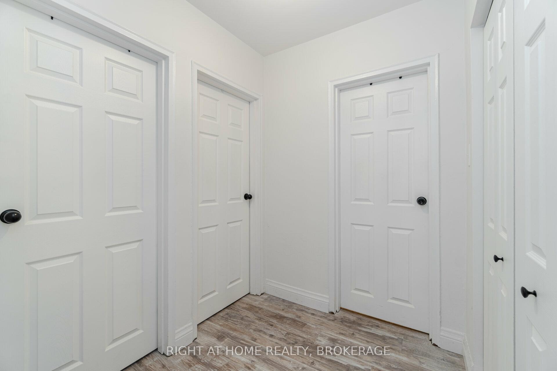 2 Bedrooms Condo at 57 Mericourt, Hamilton For sale