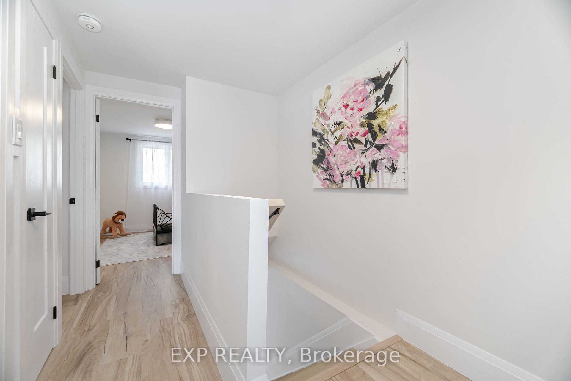 3 Bedrooms Condo at 120 Quigley,  Hamilton For sale