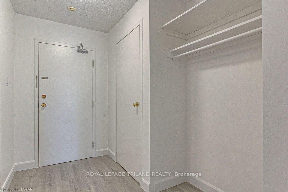 #212 - 733 Deveron Crescent, London South, ON N5Z 4X7