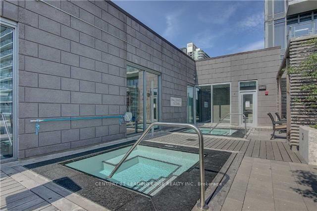 2 Bedrooms Condo at 121 McMahon, Toronto For sale