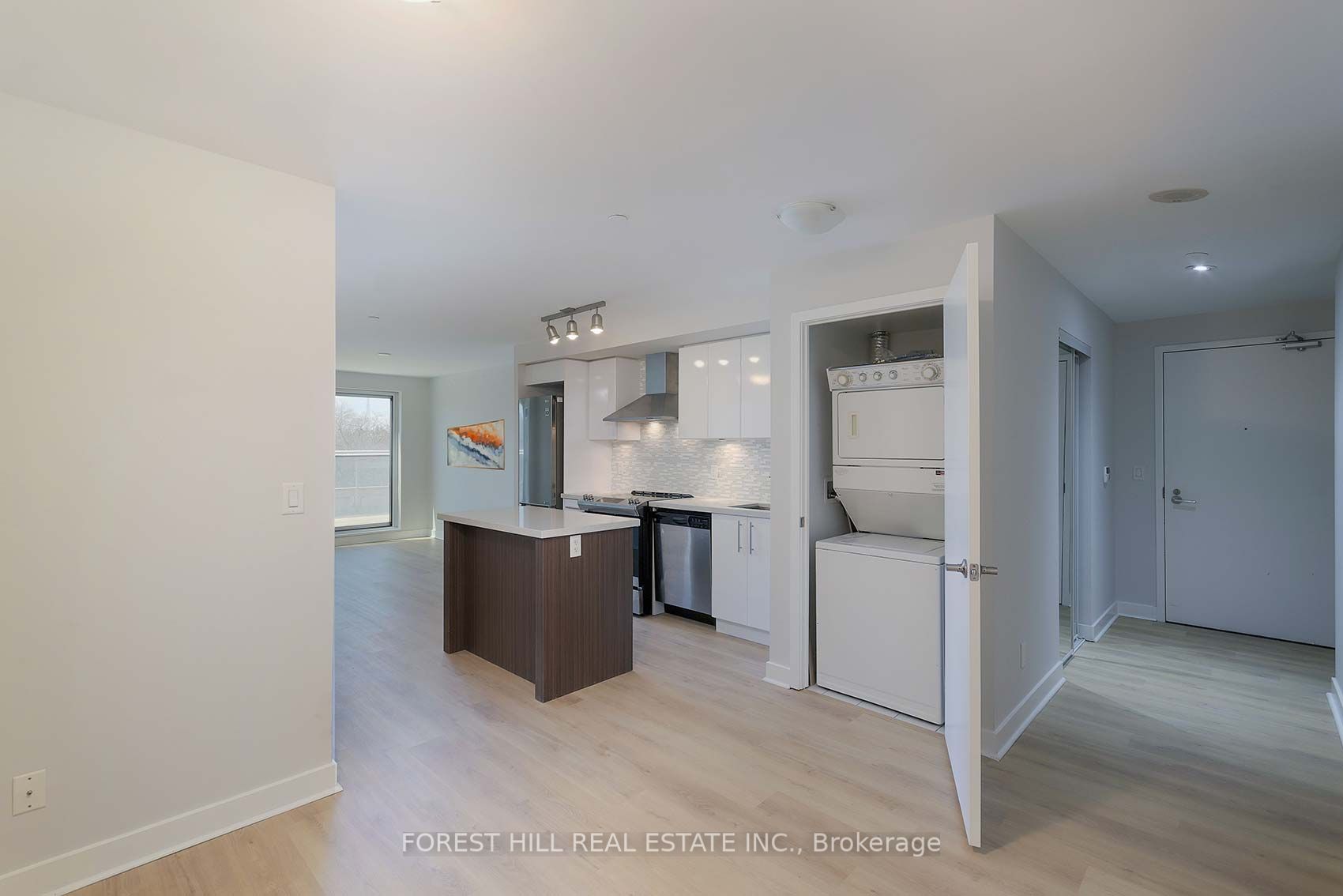 58 Orchard View Boulevard, #401