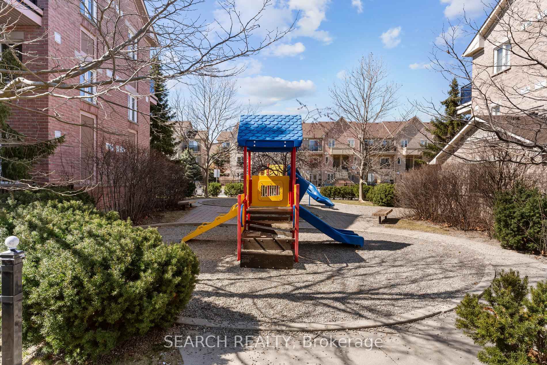 2 Bedrooms Condo at 4975 Southampton, Mississauga For sale