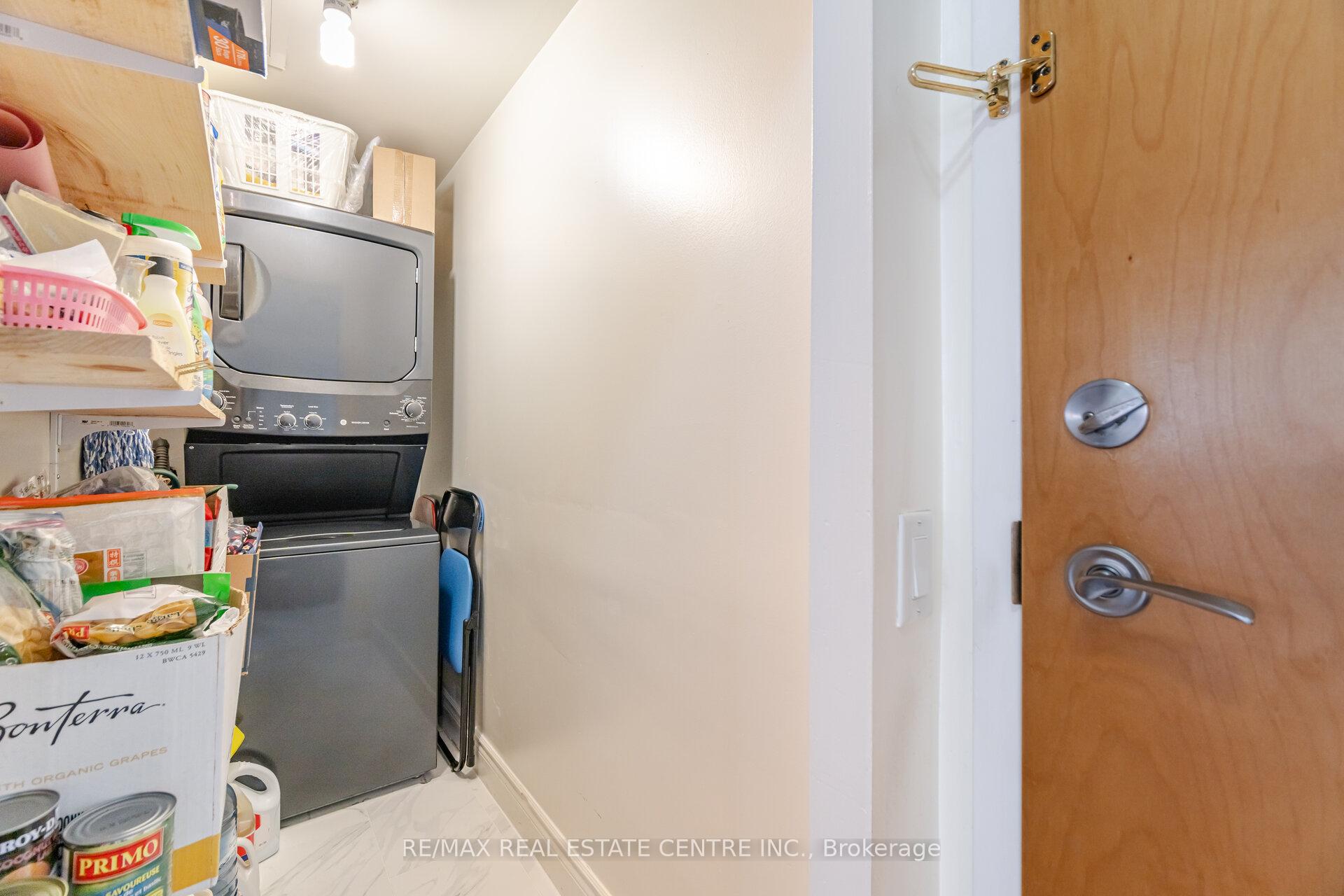 2 Bedrooms Condo at 5 Marine Parade,  Toronto For sale