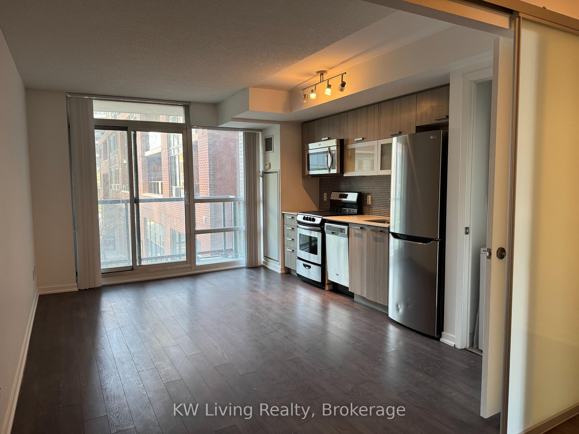 2 Bedrooms Condo at 68 Abell, Toronto For sale