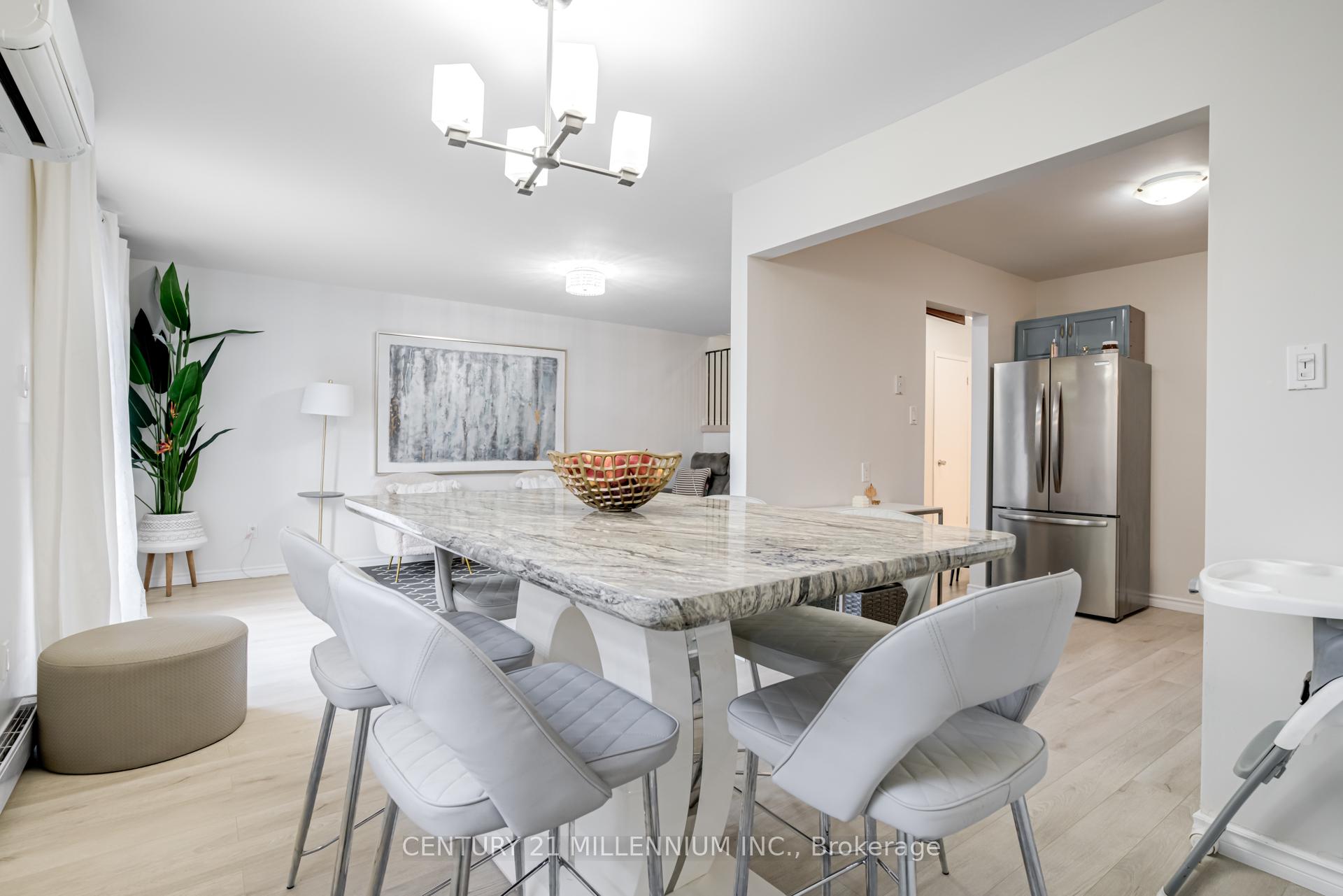 3 Bedrooms Condo at 6797 Formentera, Mississauga For sale