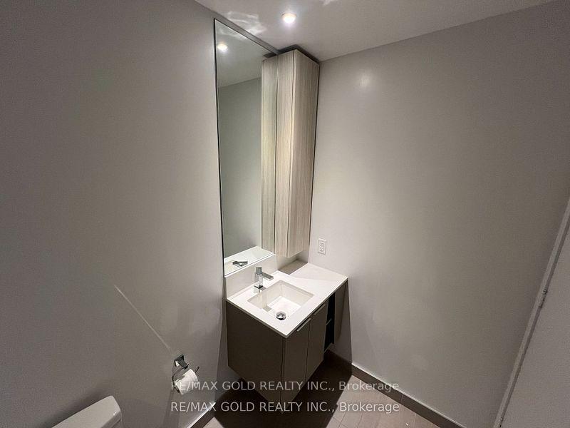 3 Bedrooms Condo at 3900 Confederation, Mississauga For sale