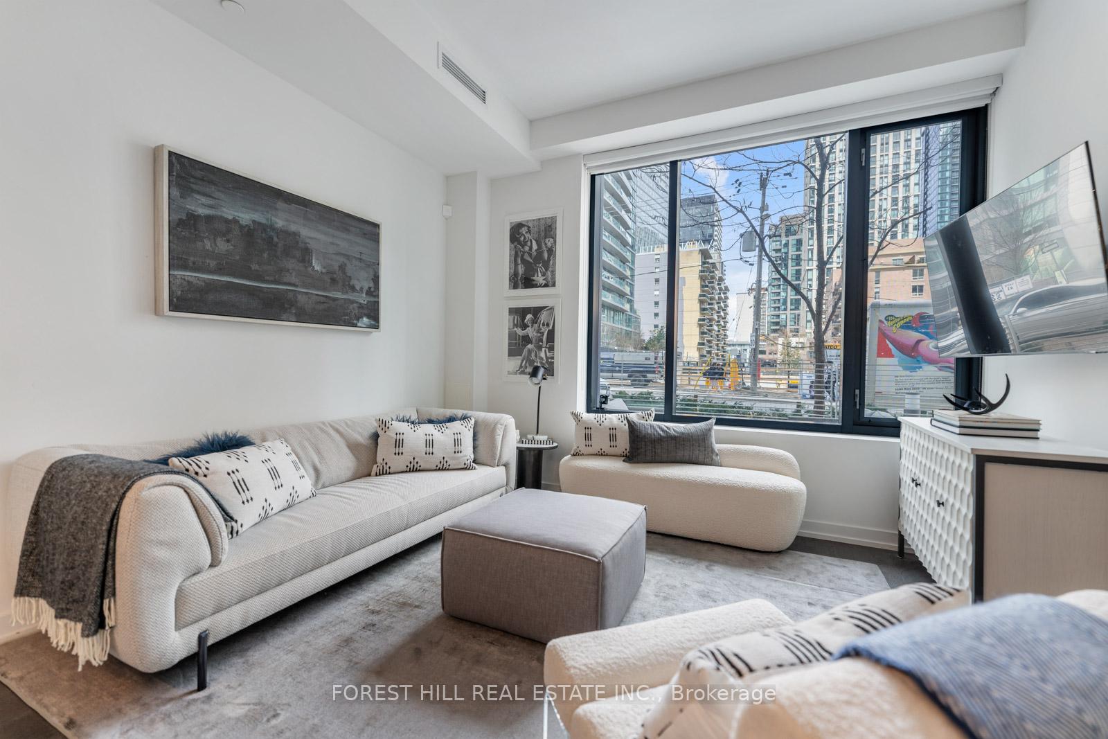 2 Bedrooms Condo at 161 Roehampton, Toronto For sale