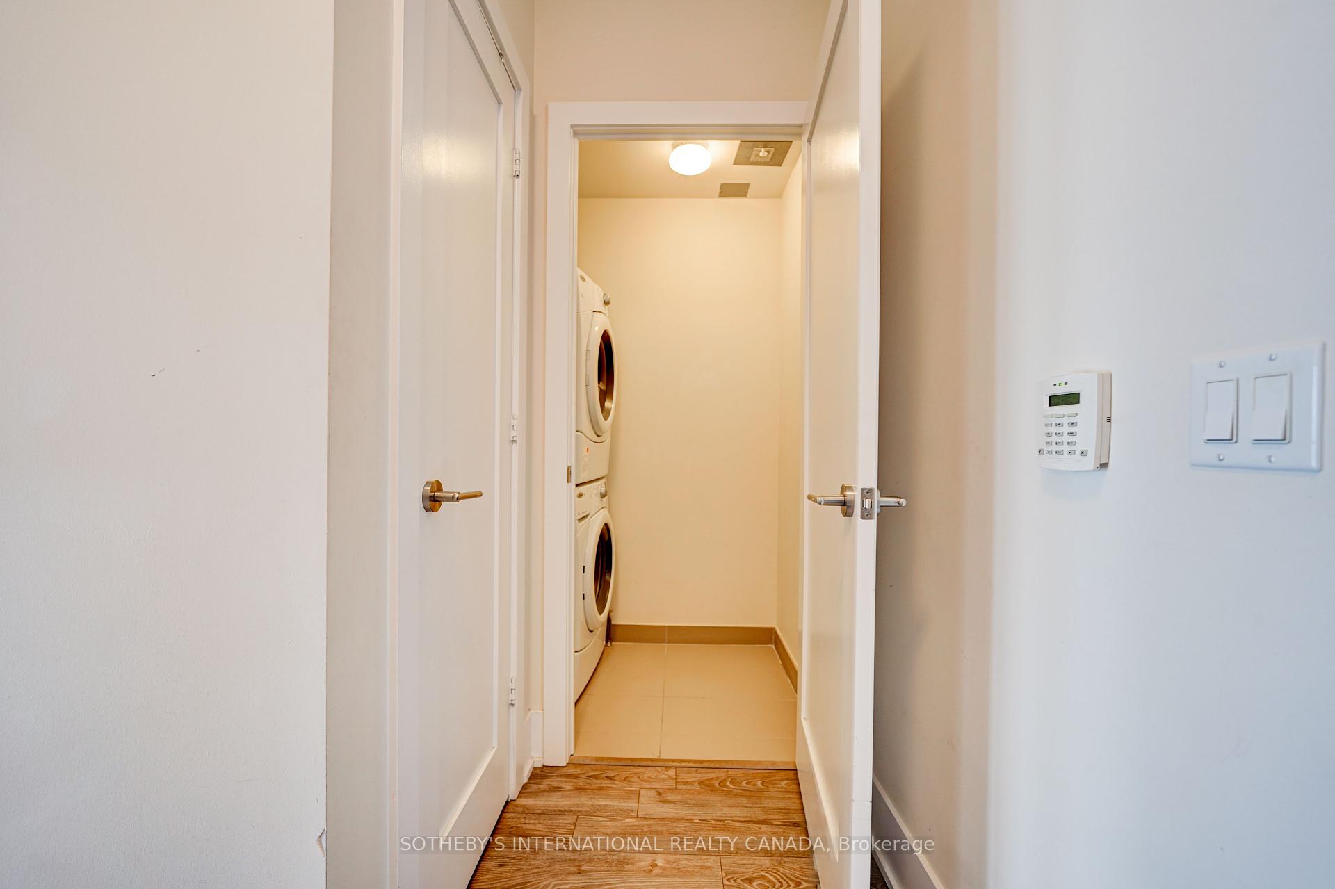 2 Bedrooms Condo at 300 Front, Toronto For sale