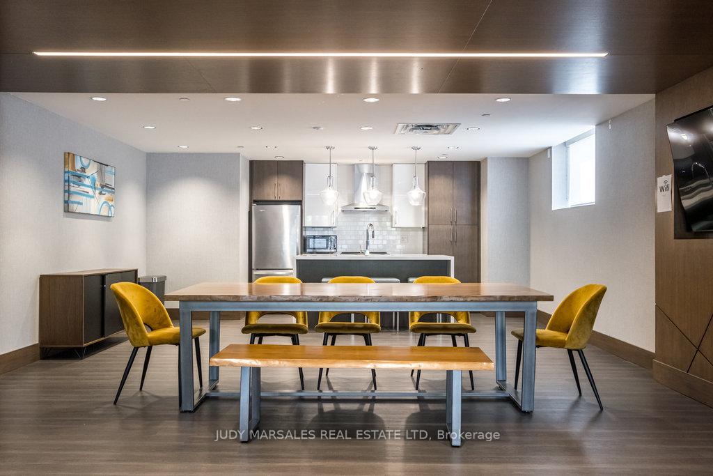 2 Bedrooms Condo at 16 Markle,  Hamilton For sale