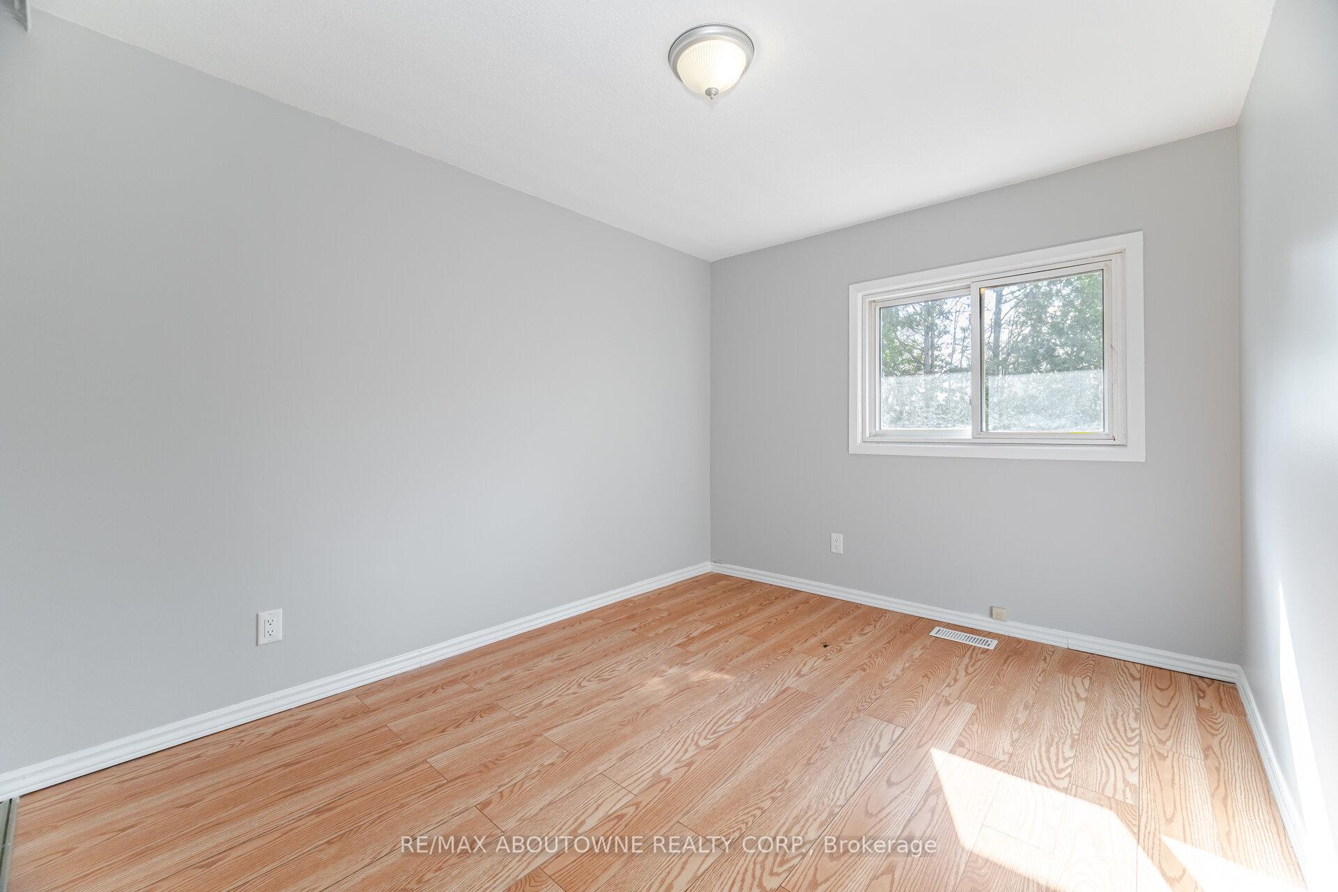 3 Bedrooms Condo at 961 Francis,  Burlington For sale