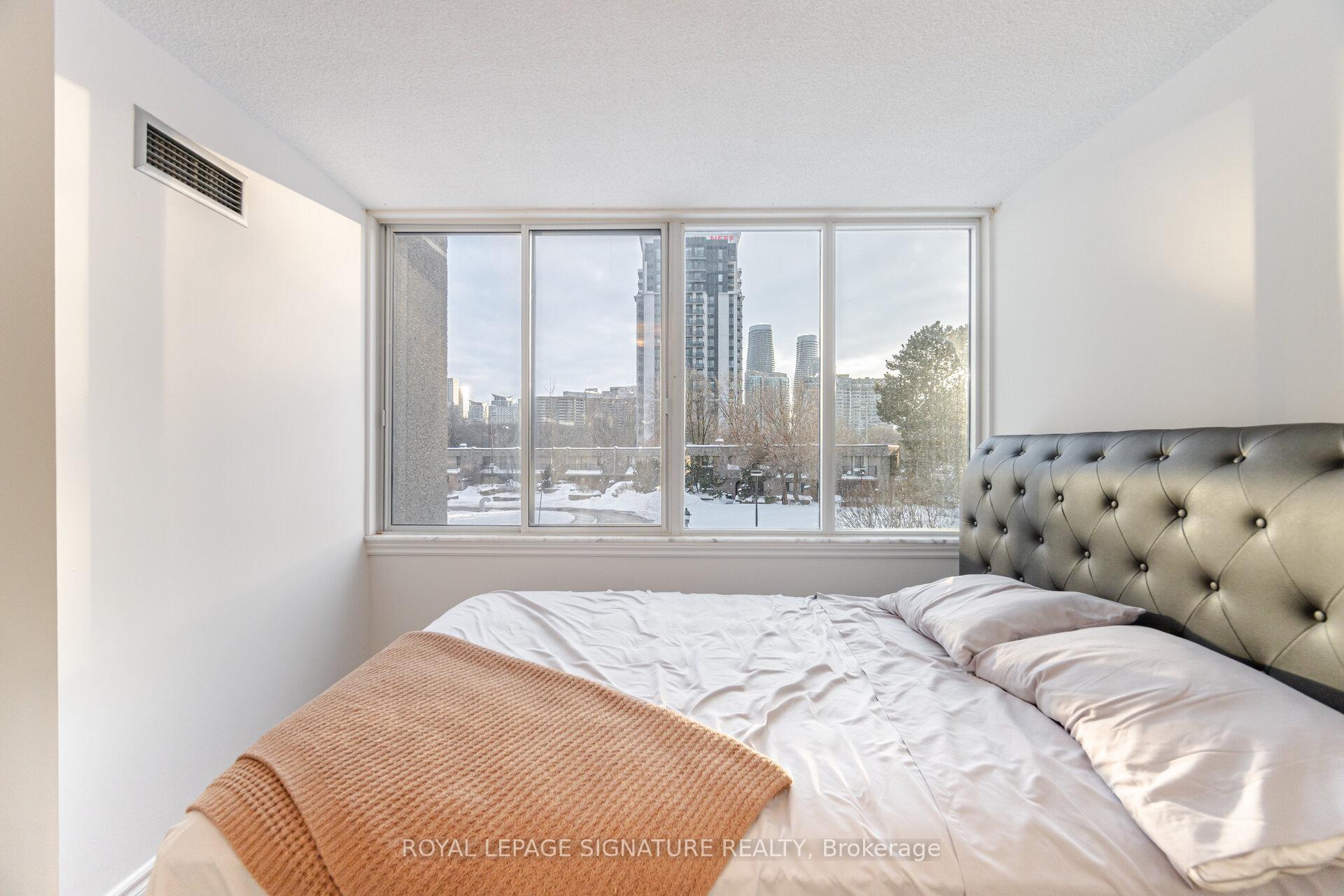 4 Bedrooms Condo at 1300 Mississauga Valley,  Mississauga For sale