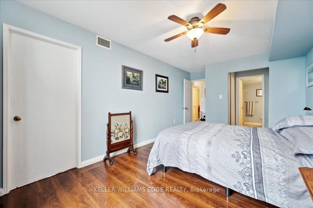 2 Bedrooms Condo at 1270 Maple Crossing, Burlington For sale