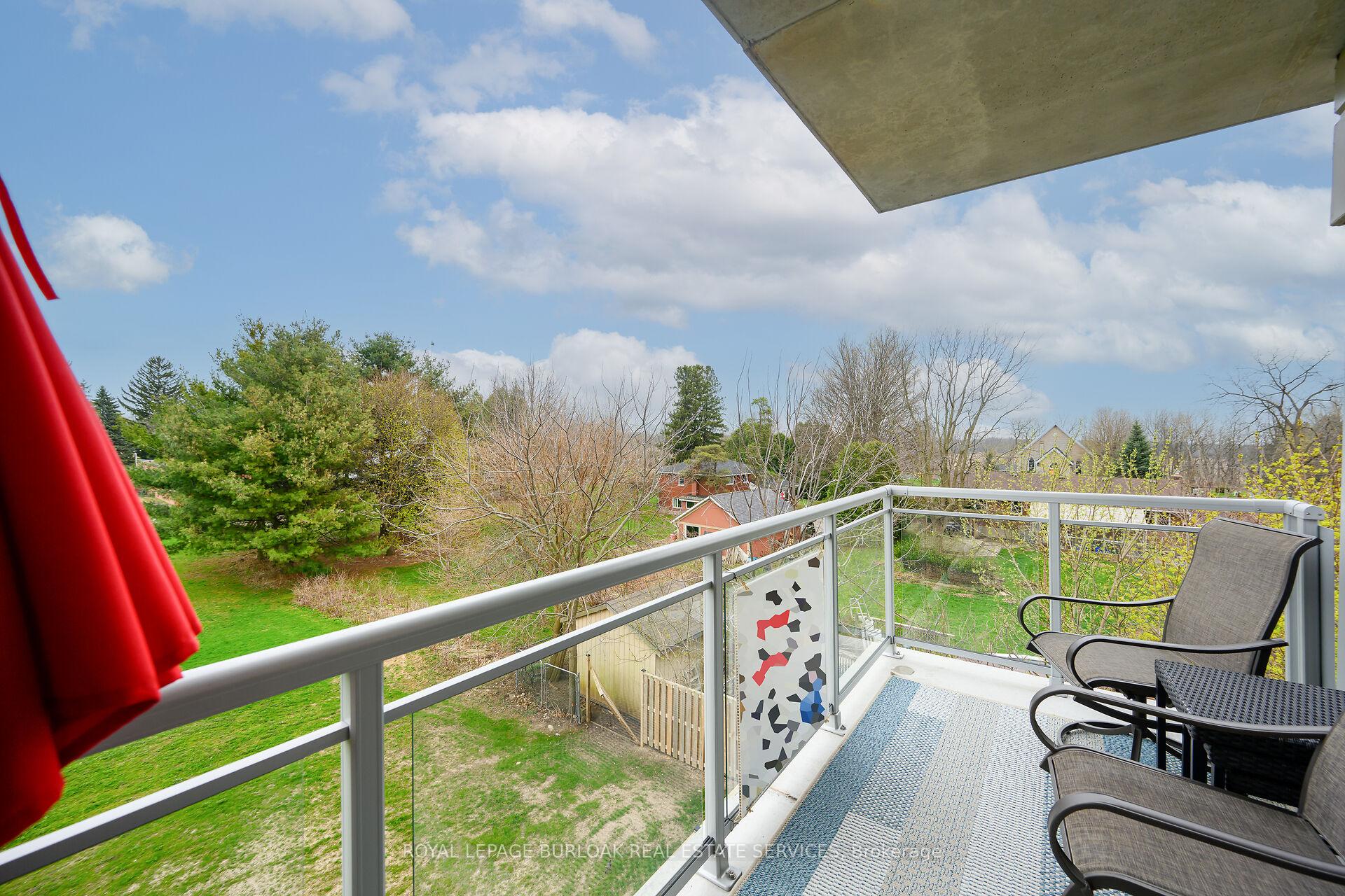 2 Bedrooms Condo at 16 Markle,  Hamilton For sale