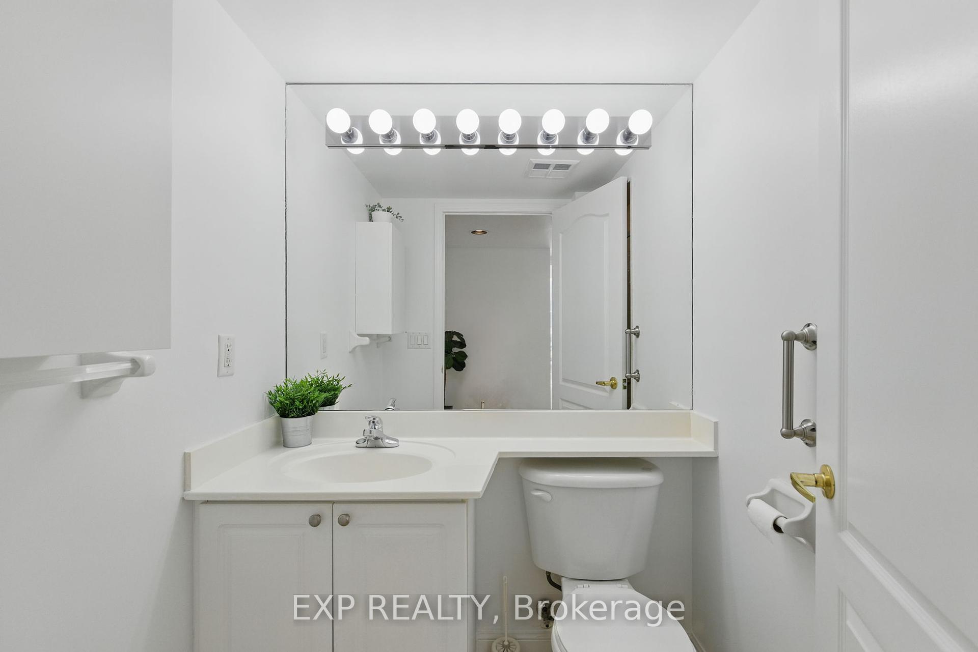 2 Bedrooms Condo at 18 Stafford, Toronto For sale