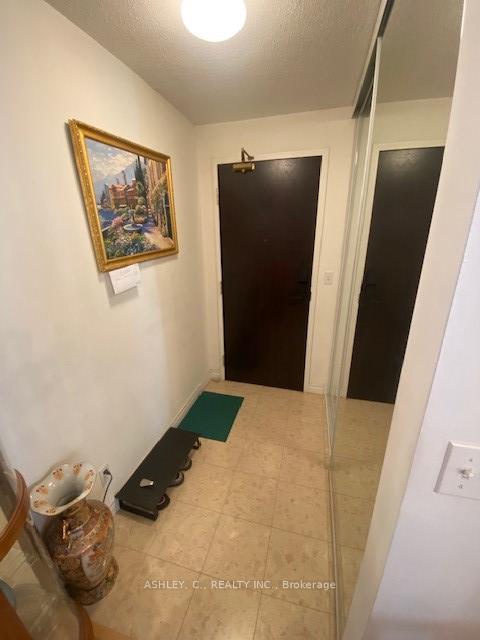 2 Bedrooms Condo at 23 Hollywood,  Toronto For sale