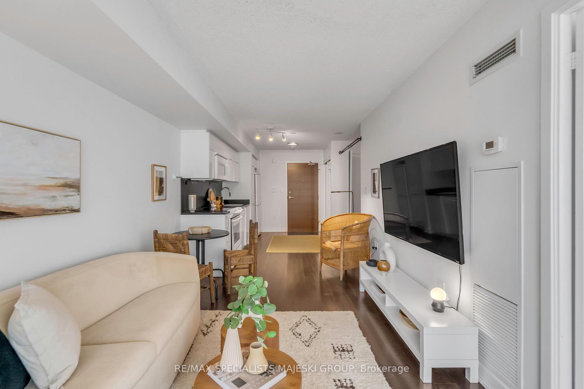 2 Bedrooms Condo at 21 Iceboat,  Toronto For sale
