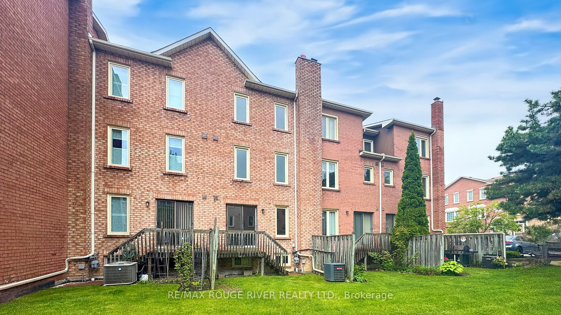 3 Bedrooms Condo at 2 Dowry, Toronto For sale