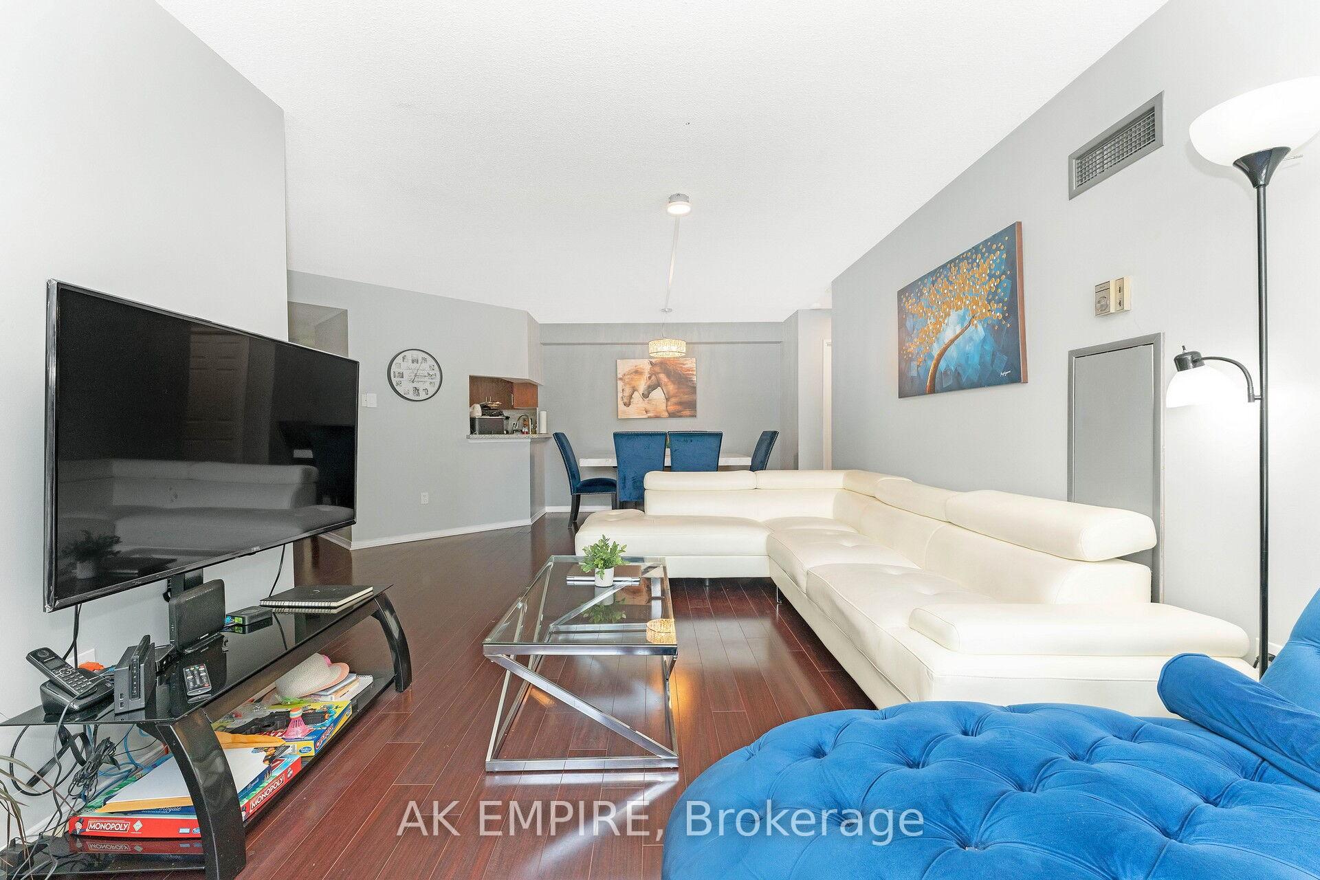 3 Bedrooms Condo at 250 Webb, Mississauga For sale