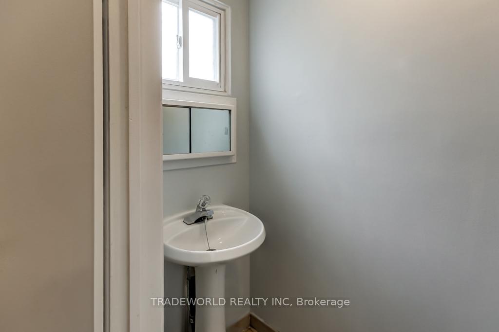3 Bedrooms Condo at 50 Brookmill, Toronto For sale