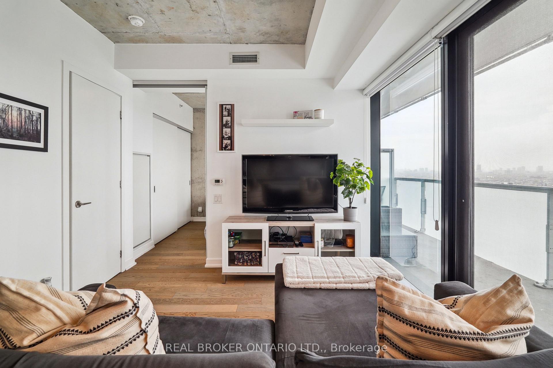 1 Bedroom Condo at 11 Charlotte,  Toronto For sale
