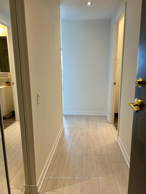 3 Bedrooms Condo at 898 Portage,  Vaughan For sale