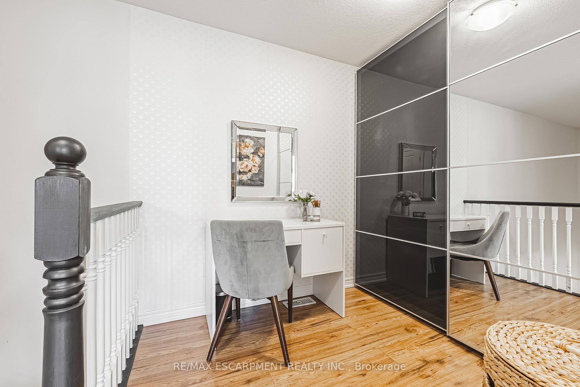 2 Bedrooms Condo at 18 Ridgeside,  Hamilton For sale